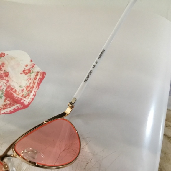 Le Specs Sunglasses and Case: NWOT! Rose Colored Lenses; White Arms - Picture 9 of 10